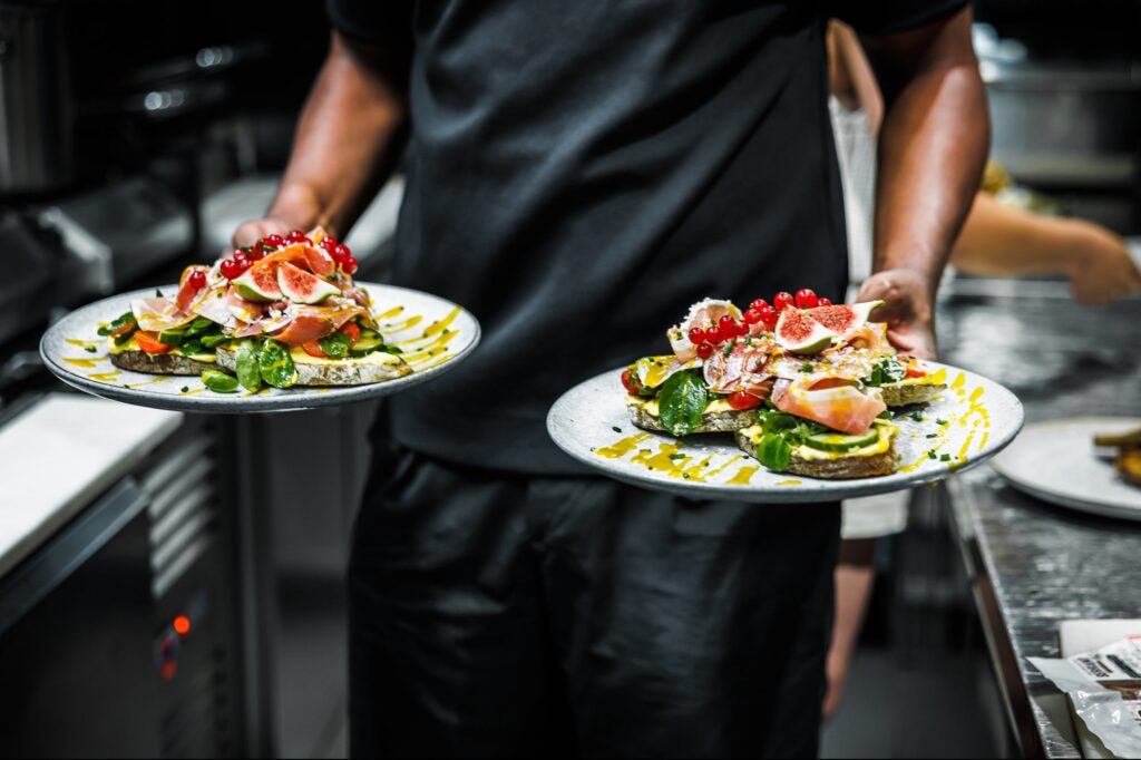 Clean Bathrooms and Small Menus: Here's How to Run A Successful Restaurant, According to An Industry Insider