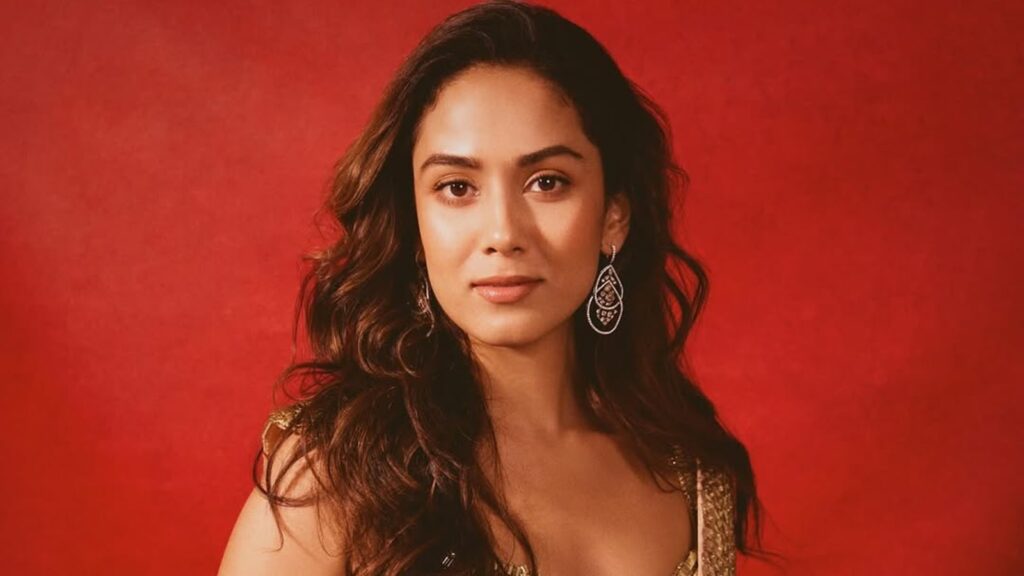 Mira Kapoor uses her fingers to do skincare
