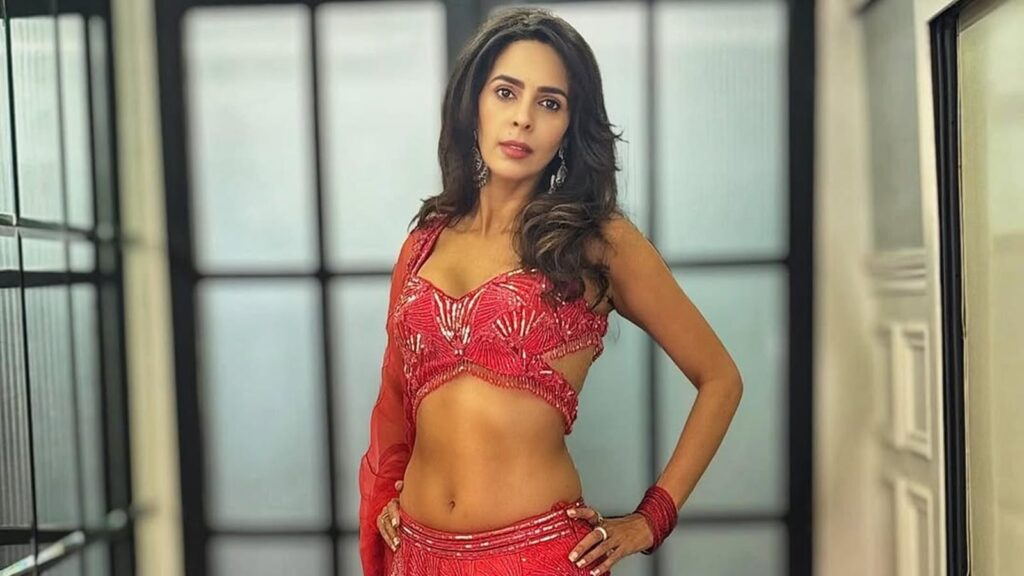 Mallika Sherawat does Iyengar yoga